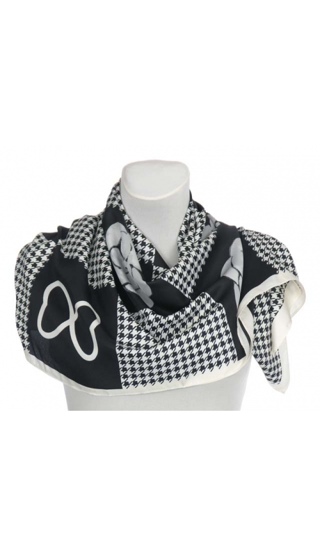 SATYNOWA APASZKA BIAŁO CZARNA PEPITO RÓŻE SERCA 90/90 cm