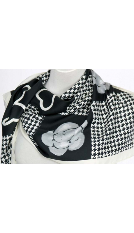 SATYNOWA APASZKA BIAŁO CZARNA PEPITO RÓŻE SERCA 90/90 cm