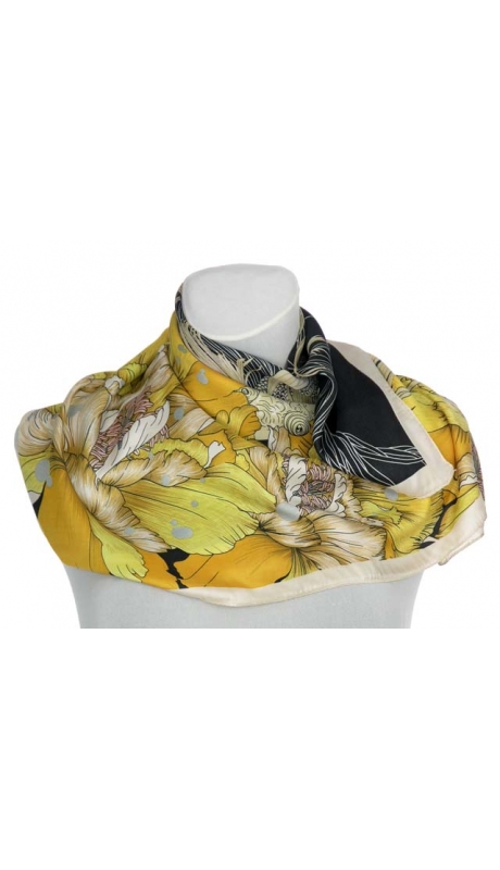 SATYNOWA APASZKA Z PIĘKNYM DUŻYM KWIATEM 70 x 70 cm