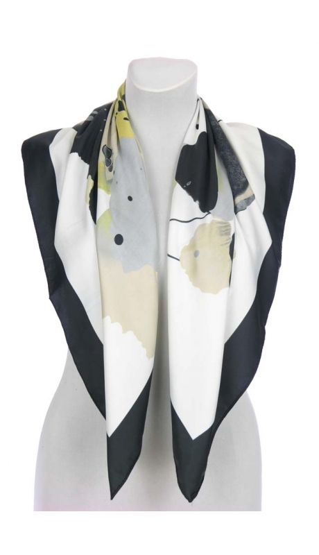 SATYNOWA APASZKA KREMOWO CZARNA Z AKCENTEM KONTRASTOWYM 90/90 cm